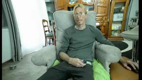 Snapshot of 00jeff31 chatting on June 2026 11:45:01 AM jeff online show from June 2026 11:45:01 AM