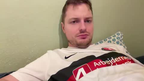 Snapshot of 095mike chatting on November 2025 03:37:02 PM 095mike online show from November 2025 03:37:02 PM