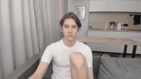 Snapshot of 0verlandd chatting on September 2025 12:18:01 PM Adam online show from September 2025 12:18:01 PM