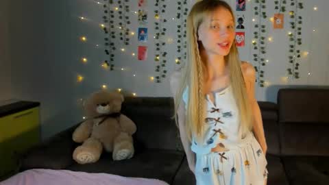 Kira online show from March 2026 04:54:01 PM