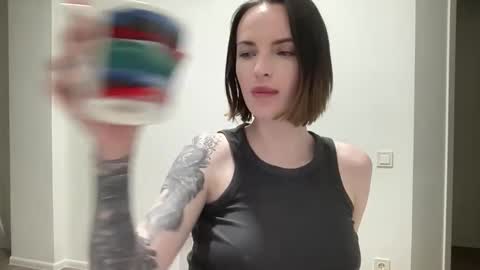 DOVE online show from November 2025 09:03:02 PM