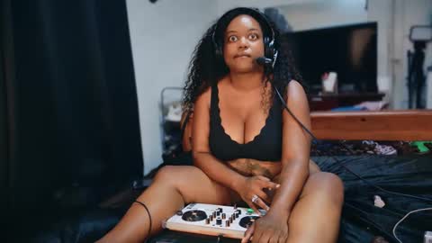 Lillycakes online show from September 2025 02:33:01 AM