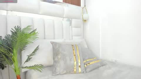 Maddy  online show from December 2025 09:33:02 PM