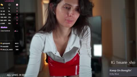 Marie online show from October 2025 06:16:02 PM