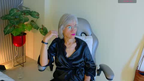 Snapshot of 1miss_monserrate chatting on July 2026 02:31:01 PM Miss Monserrate online show from July 2026 02:31:01 PM