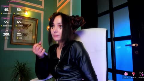 Moona  online show from October 2025 01:56:01 PM