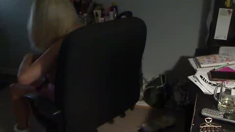 Susan online show from November 2025 03:38:01 AM