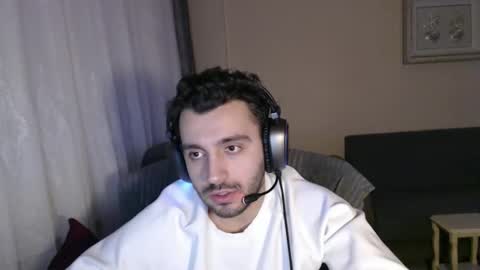 Snapshot of 2handsomeman chatting on December 2025 10:27:02 PM Berk online show from December 2025 10:27:02 PM