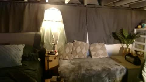 2hungrichards23 online show from April 2026 07:51:02 PM