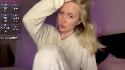 Snapshot of 2kepler22b chatting on October 2025 08:10:01 PM . online show from October 2025 08:10:01 PM