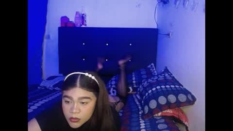 2moons_full_of_love online show from November 2025 12:10:02 AM