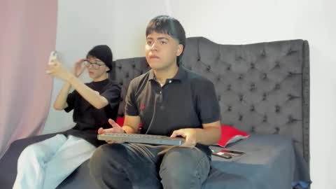 Guy 1  Guy 2  Guy 3. online show from November 2025 07:08:02 PM