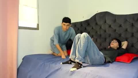 Guy 1  Guy 2  Guy 3. online show from November 2025 08:00:01 PM