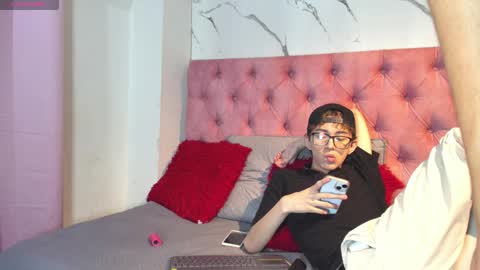 Guy 1  Guy 2  Guy 3. online show from December 2025 08:05:02 PM