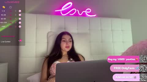 Venus Raee online show from February 2025 08:22:02 PM