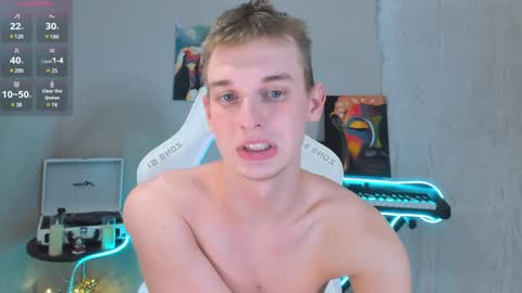 Snapshot of 4ever_dude chatting on February 2025 12:58:01 PM Andrew online show from February 2025 12:58:01 PM