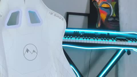 Snapshot of 4ever_dude chatting on March 2025 12:31:02 PM Andrew online show from March 2025 12:31:02 PM