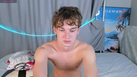 Snapshot of 4ever_dude chatting on September 2025 06:17:01 AM Andrew online show from September 2025 06:17:01 AM