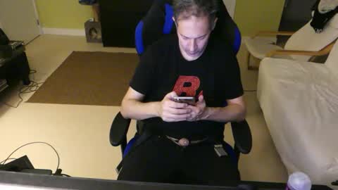 Larese Carlo online show from November 2025 08:07:01 PM