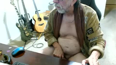 Snapshot of 6stringer62 chatting on June 2026 08:19:02 AM 6stringer62 online show from June 2026 08:19:02 AM