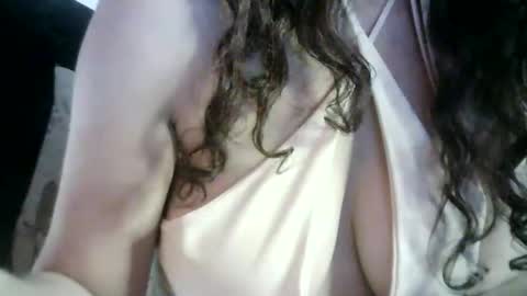 Lilu online show from October 2025 08:30:02 PM
