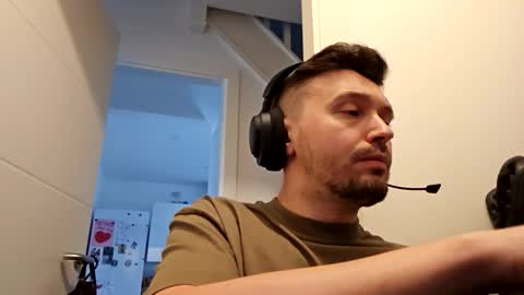 8inchdude93 online show from October 2025 11:43:01 AM