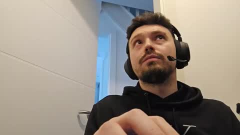 8inchdude93 online show from April 2026 10:57:01 AM