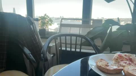 huh online show from October 2025 02:48:01 PM