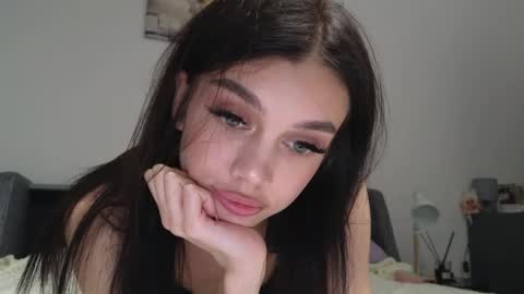 KARINA online show from April 2026 01:22:01 PM