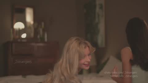 Olivia dark hair  Zoe light hair online show from March 2025 02:17:02 AM