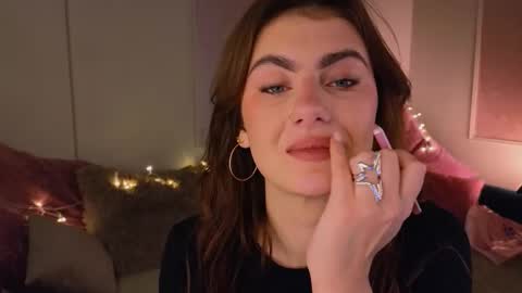 Willow online show from November 2025 09:26:02 PM