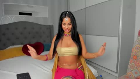 Adelle online show from November 2025 12:56:01 PM