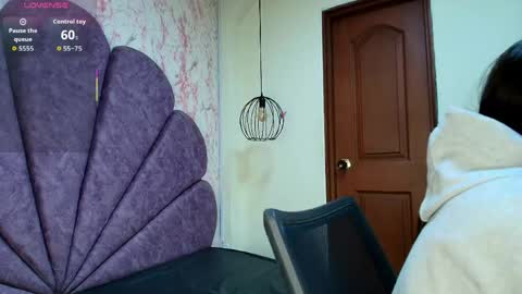 Snapshot of _alaia_collway_ chatting on May 2026 12:33:01 PM Alaia online show from May 2026 12:33:01 PM