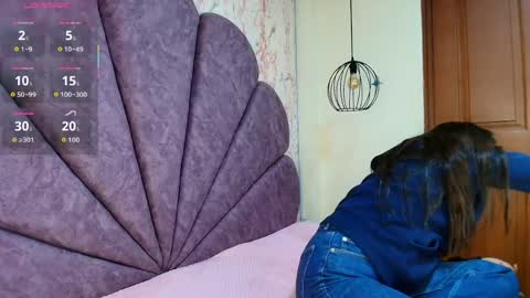 Snapshot of _alaia_collway_ chatting on May 2026 12:13:02 PM Alaia online show from May 2026 12:13:02 PM