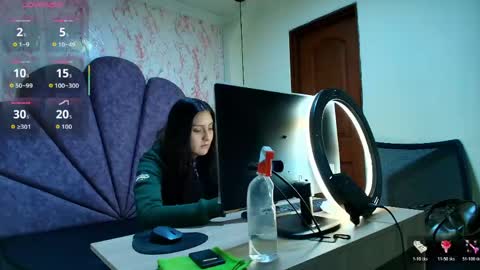 Snapshot of _alaia_collway_ chatting on May 2026 12:00:02 PM Alaia online show from May 2026 12:00:02 PM