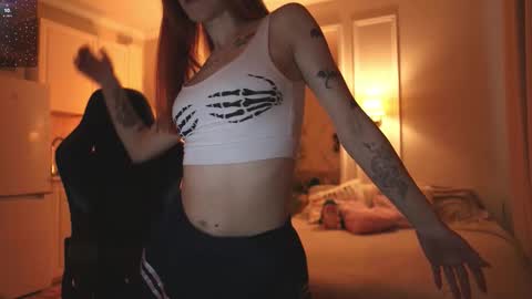 Snapshot of _alice_meyss_ chatting on November 2025 09:43:02 AM _alice_meyss_ online show from November 2025 09:43:02 AM