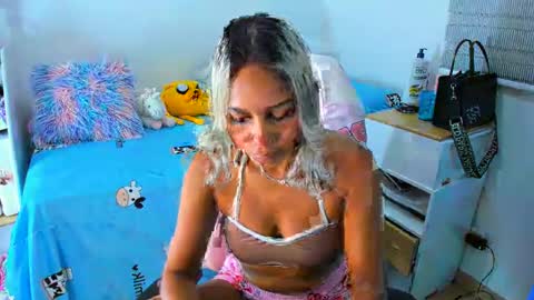 Analia online show from December 2024 01:37:02 AM