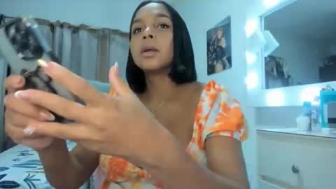 Snapshot of _analia chatting on April 2026 01:04:01 AM Analia online show from April 2026 01:04:01 AM