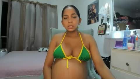 Snapshot of _analia chatting on May 2026 12:52:01 AM Analia online show from May 2026 12:52:01 AM