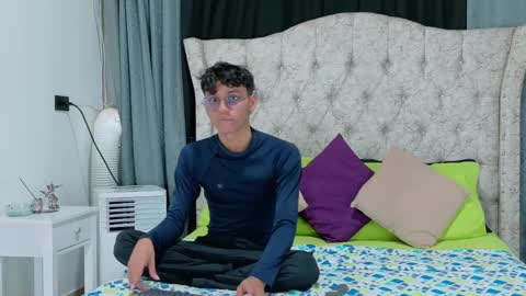 Snapshot of _andrew_williams chatting on December 2024 06:52:01 PM Andres online show from December 2024 06:52:01 PM