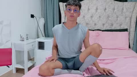 Snapshot of _andrew_williams chatting on December 2024 10:18:01 PM Andres online show from December 2024 10:18:01 PM