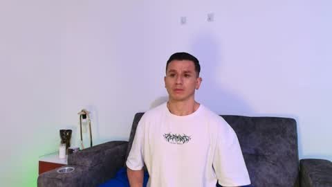 _andrewfalcon2 online show from September 2025 12:20:01 PM