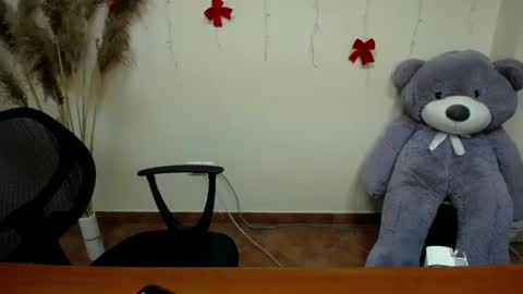 Anna online show from December 2024 10:32:01 AM