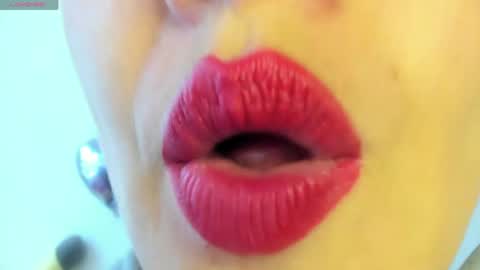 Snapshot of _antomouth_paradise chatting on May 2026 07:00:01 PM antonia online show from May 2026 07:00:01 PM