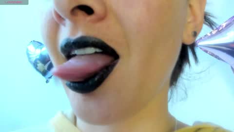 Snapshot of _antomouth_paradise chatting on May 2026 07:00:01 PM antonia online show from May 2026 07:00:01 PM