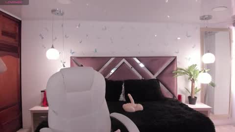 antonnela online show from November 2025 02:05:01 PM