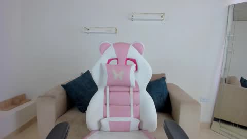    online show from November 2025 12:04:01 PM