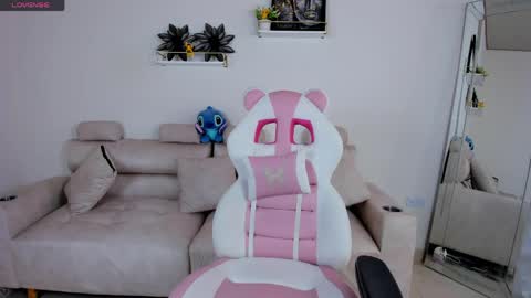 Snapshot of _april_smith_ chatting on May 2026 12:32:01 PM online show from May 2026 12:32:01 PM