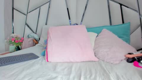 Aura online show from November 2025 03:16:02 AM