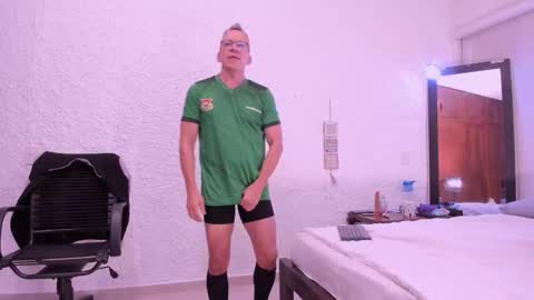 _axelking_ online show from December 2025 11:37:01 AM